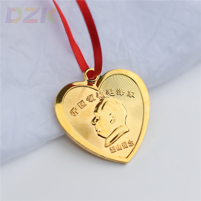 毛主席项链毛爷爷吊坠直径4CM金色心形纪念品金币配红盖盒送红.1