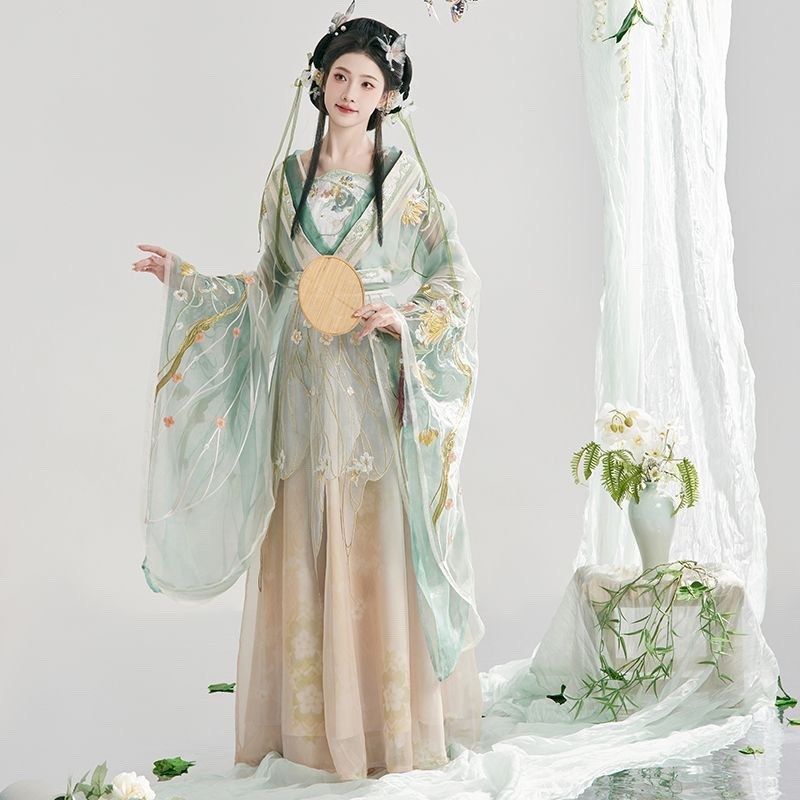 紫衿汉服女犹春于绿南北朝大袖齐腰重工刺绣春款吊带套装拍摄出片