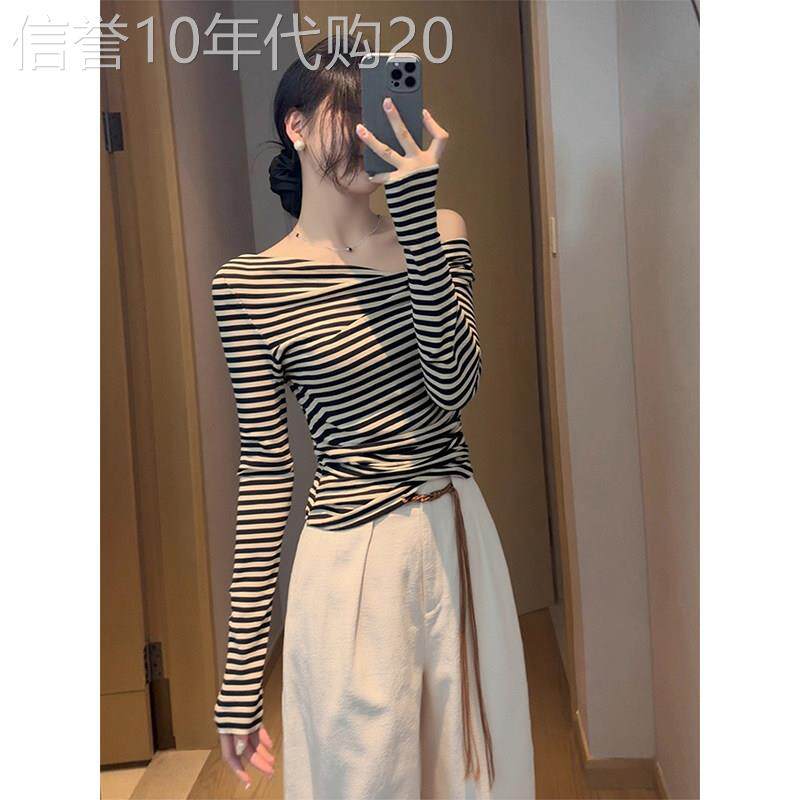 早春复古甜辣妹撞色条纹斜肩打底衫女内搭设计感露肩收腰长袖上衣