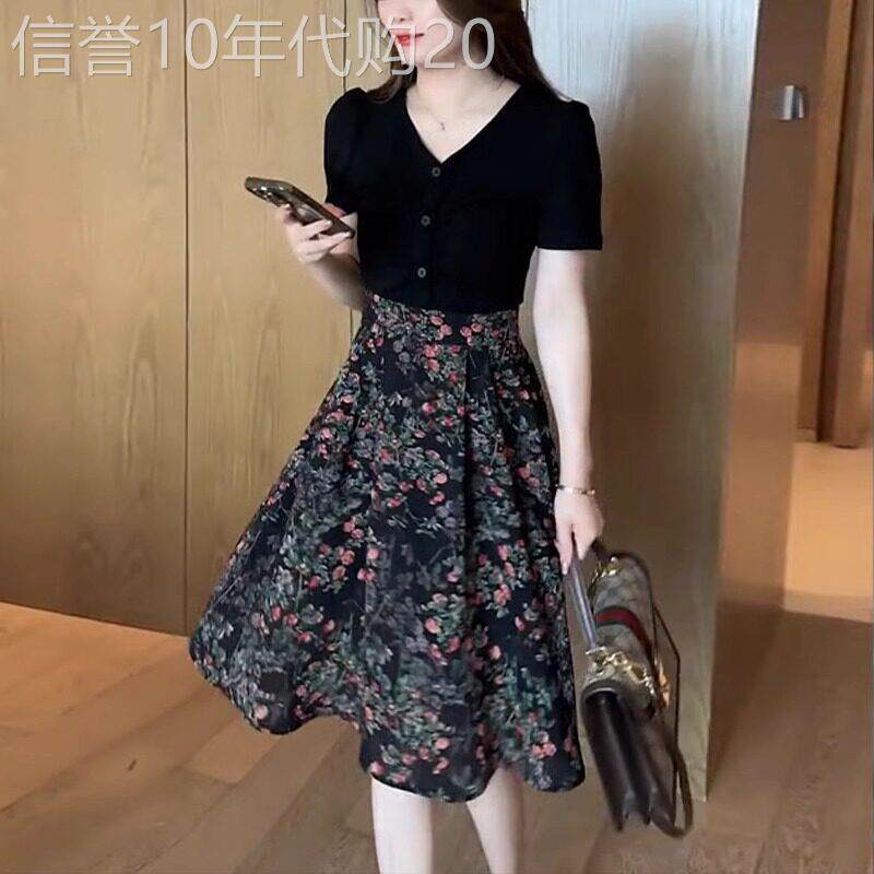 假两件碎花洋装女夏2026新款韩版高端气质时尚V领遮肚显瘦裙子