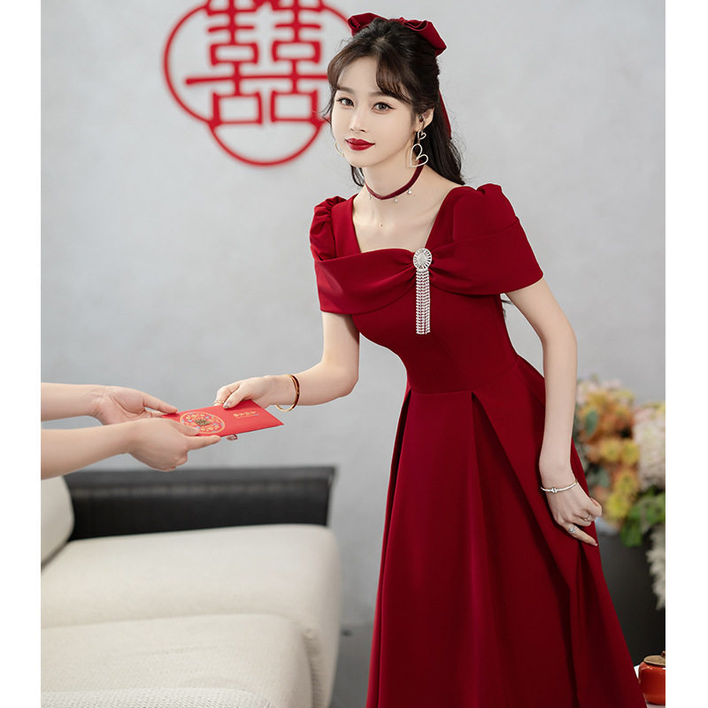 酒红色小个子结婚敬酒服新娘2026新款订婚裙法式晚礼服平时可穿女图片