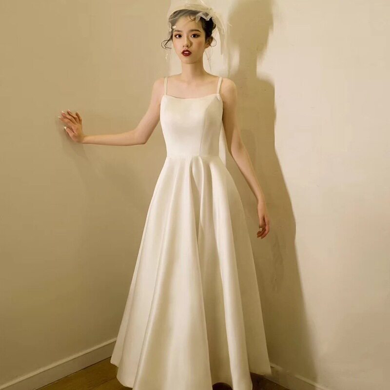 性感吊带轻婚纱新娘法式简约气质缎面出门纱森系领证登记小礼服裙