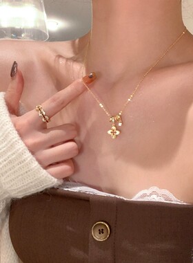 铜合金项链 秋冬轻奢复古鎏金四叶花项链女精致高级感新年毛衣链