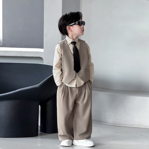 高级感男童帅气小少爷西服