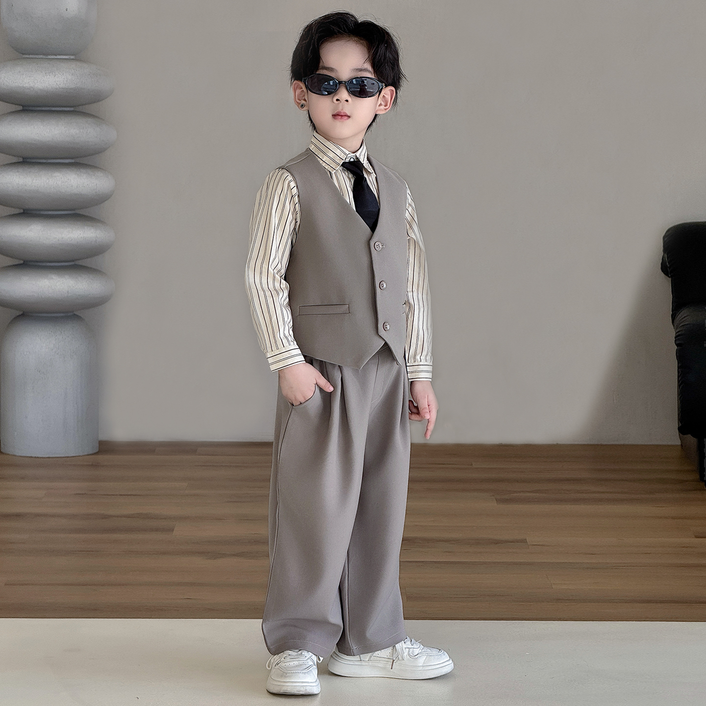 男童休闲小西服帅气儿童生日主持演出服男孩走秀花童卡其西装套装