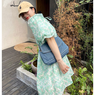 梨型身材气质洋气法式小众设计复古浪漫泡泡袖绿色碎花连衣裙夏季
