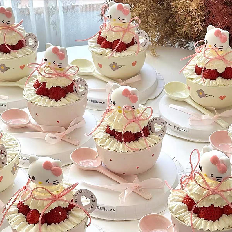 2026网红圣诞节helloKitty粉色奶油陶瓷碗蛋糕装饰甜品草莓碗装扮