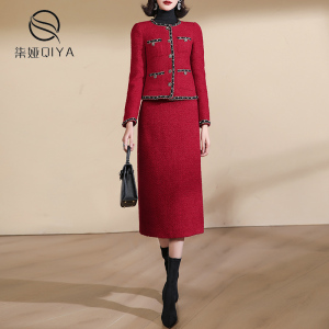 红色小香风套装女时尚羽绒服短外套百搭修身显瘦羊毛半身裙两件套