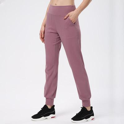 Yoga pants pockets make you look slimmer, jogging pants
