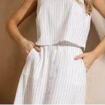 Women's suit skirt round neck button