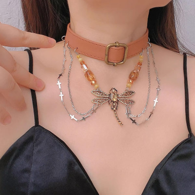 复古辣妹金色蝴蝶流苏项链个性设计感choker皮革棕色颈圈锁骨链女