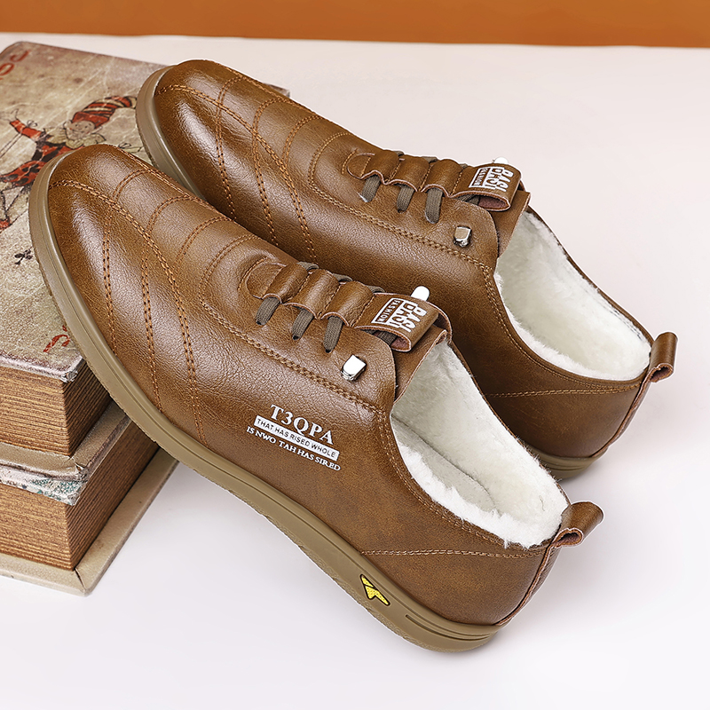 秋冬新款加绒加棉保暖休闲皮鞋 38-44 码百搭通勤男鞋软底防滑
