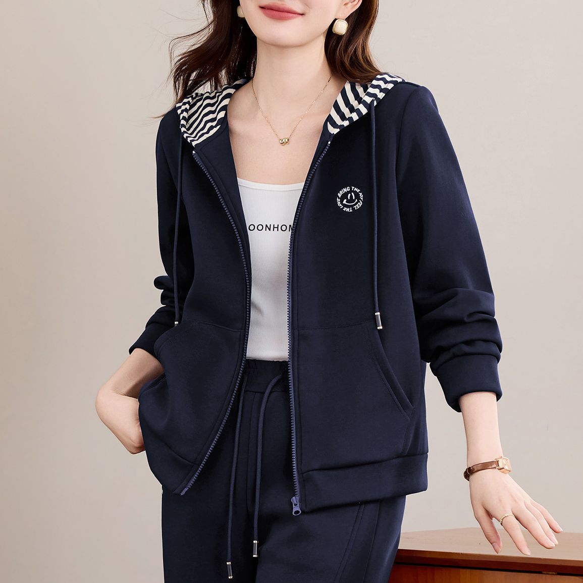 新品连帽开衫外套女秋冬加绒加厚2025新款冬季爆款洋气女装宽松上