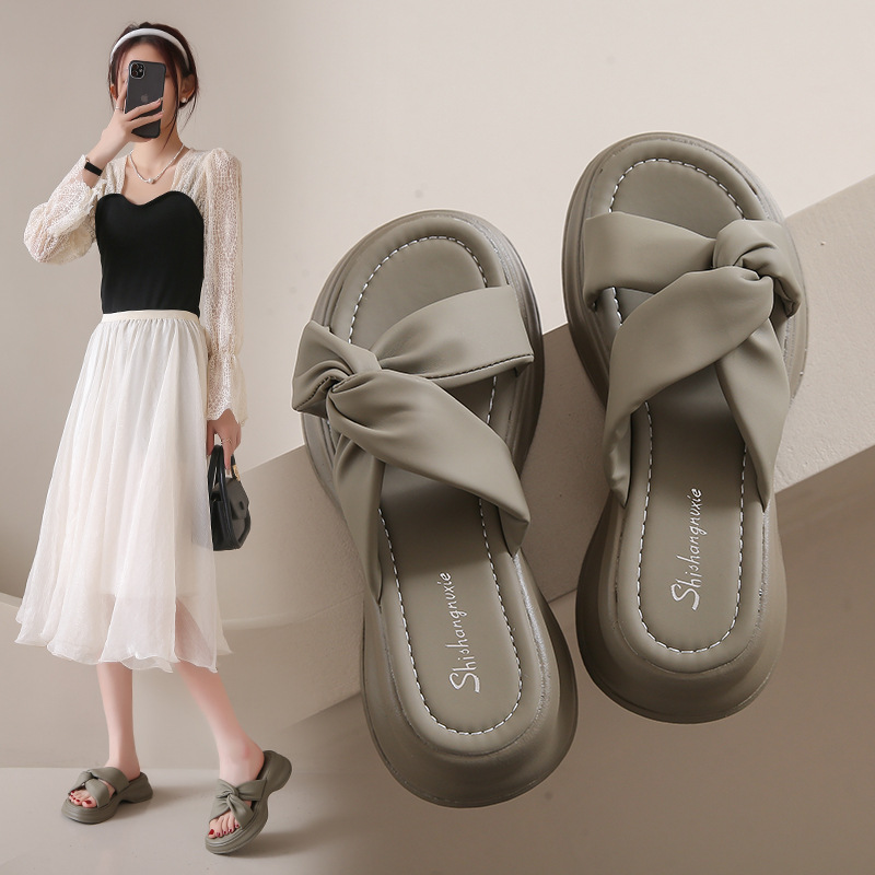 Women soft soled soft faced sponge cake soled slippers拖鞋
