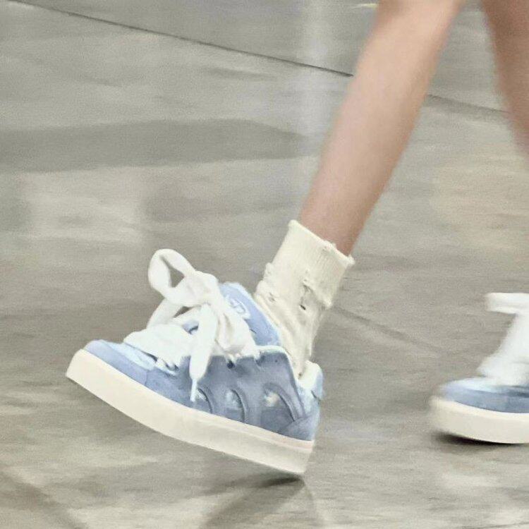 2024秋季新款香芋紫软底面包ins百搭滑板鞋女款设计感小众运动鞋