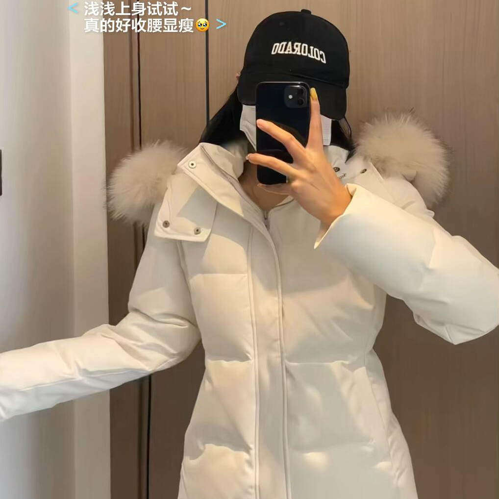 鹿时芊羽绒服2025新款收腰版女冬季短款白色修身小个子真毛领外套