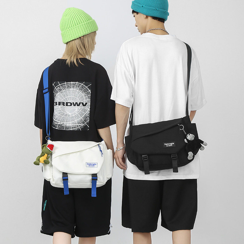 男士斜挎包机能日系风工装邮差包休闲ins大容量男包潮牌单肩包女