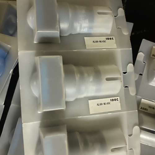 全新IDEC和泉带灯按钮开关AL6H-M14SC，黄色，共2