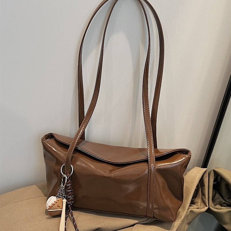 韩国小众棕色单肩包包女2024秋新款百搭高级感休闲通勤法棍腋下包