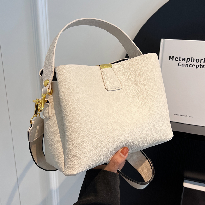 高级感小众设计包包女2023新款夏天流行爆款百搭斜挎包手提水桶包