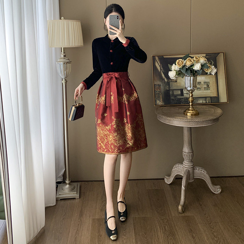 新中式国风收腰显瘦连衣裙女秋冬高级感马面裙旗袍裙红色礼服裙子