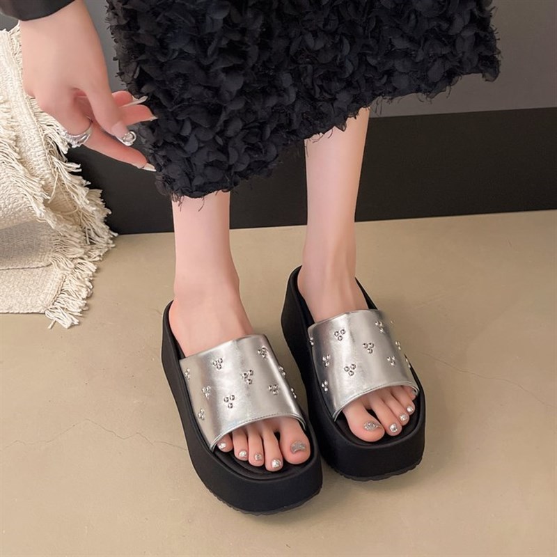 7cm厚底网红爆款一字拖鞋女2025夏季新款高级感配裙子坡跟凉拖鞋