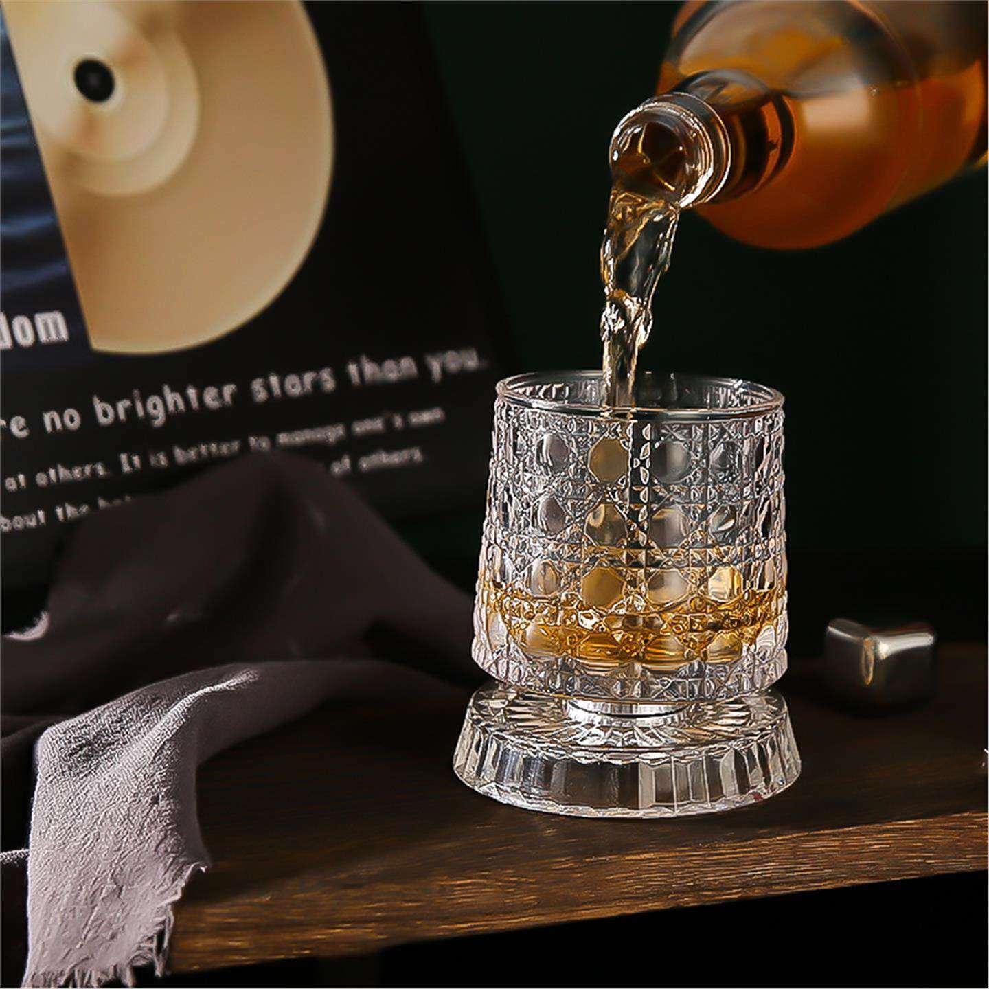 网红铝制底座旋转杯解压杯透明创意威士忌个性杯洋酒杯家用,餐饮具,洋酒/威士忌杯,淘宝优惠券,粉丝福利购,淘宝优惠卷