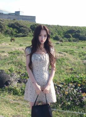 neurcz 田园风碎花米色系方领收腰连衣裙女夏季法式温柔短袖短裙