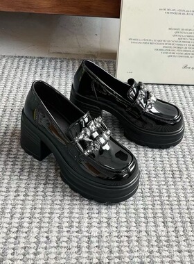 松糕厚底8CM漆皮乐福鞋女2026年新款英伦风水钻一脚蹬黑色小皮鞋