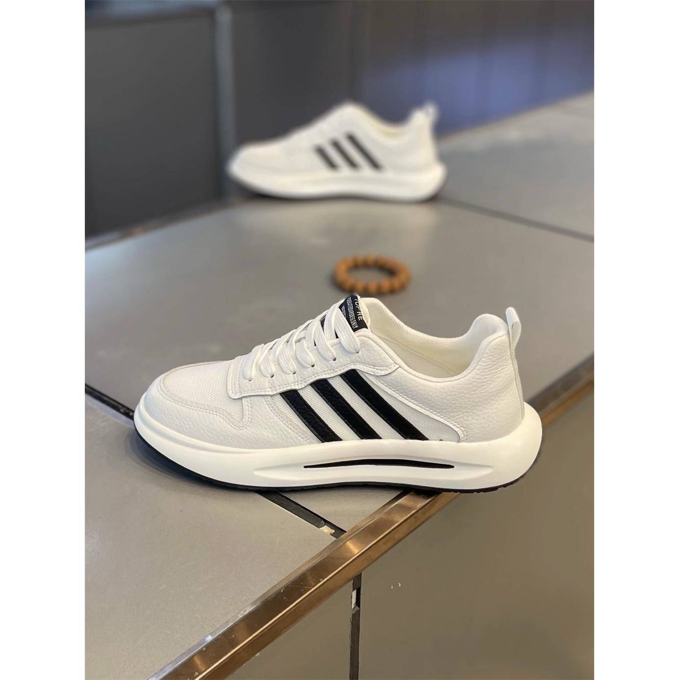 香港男鞋2025春季新款三道杠透气休闲运动潮鞋软底真皮阿甘小白鞋