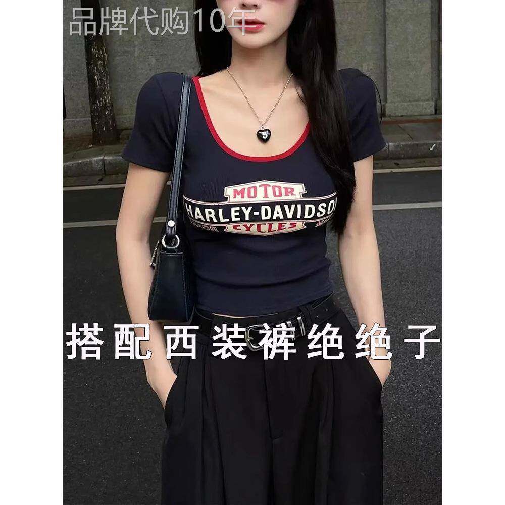 U领短袖T恤女夏季美式覆古印花修身显瘦短款正肩搭配阔腿裤的上衣