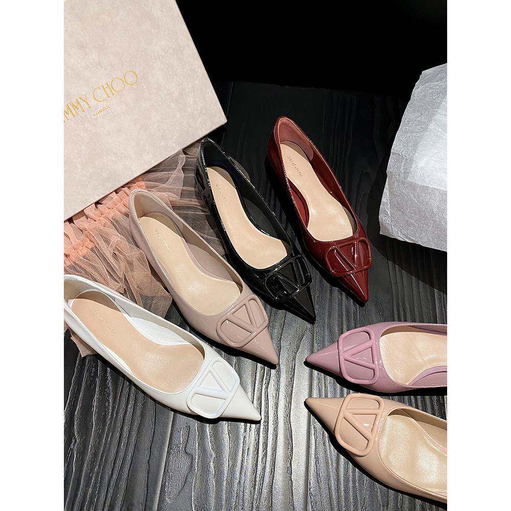 香港2025春秋季新款浅口尖头单鞋女真皮平底低跟高跟鞋白色四季鞋