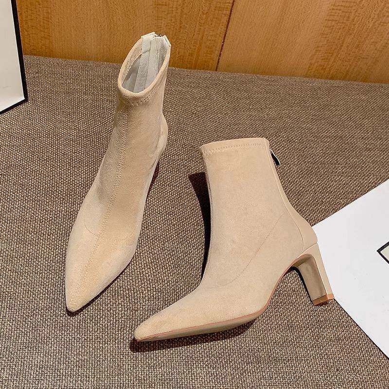 香港裸色中跟短靴女2025春秋季瘦瘦靴尖头弹力袜靴百搭法式及踝靴