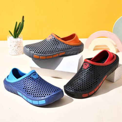 Breathable and lightweight, these men's casual clogs are hig