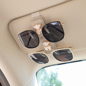 车载眼镜夹可爱高级皮革汽车遮阳板卡片收纳包创意多功能墨镜夹