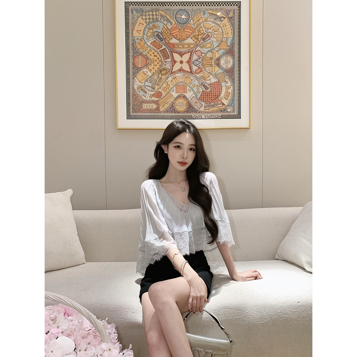 JustQin V领蕾丝衫女夏季2026新款时尚气质显瘦短款露脐斗篷上衣