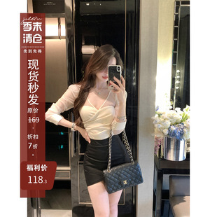 JustQin【小众线条感】2025新款春夏装性感V领上衣修身小衫衬衫女