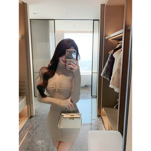 JustQin【解构主义】2026新款春装气质性感短裙收腰针织连衣裙女