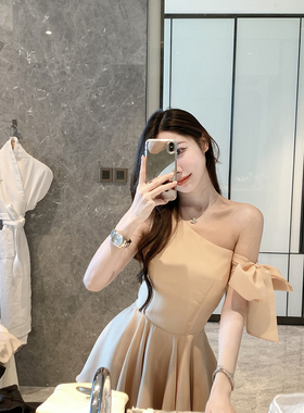 JustQin【人间窈窕】20252新款夏装性感露肩女裙气质收腰连衣裙女