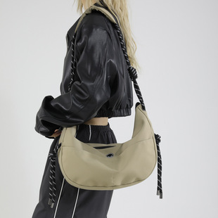 飞鱼设计优品包包女新款潮日系单肩斜挎包大容量休闲洋气饺子包