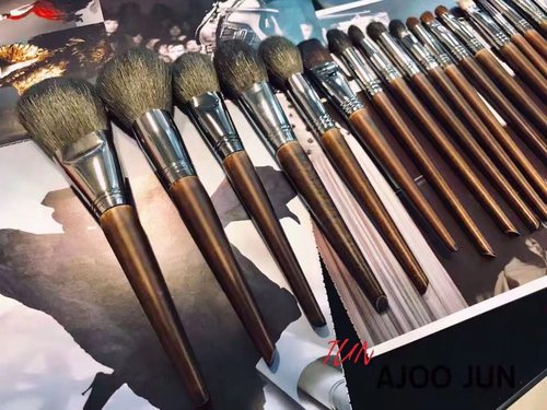 日本檀木化妆刷专业高级动物毛