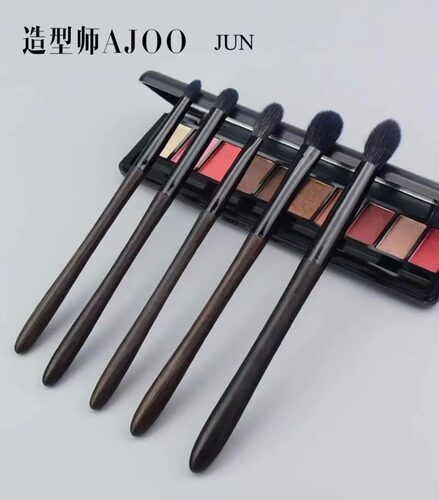 乌木动物毛眼影刷火苗烟熏妆