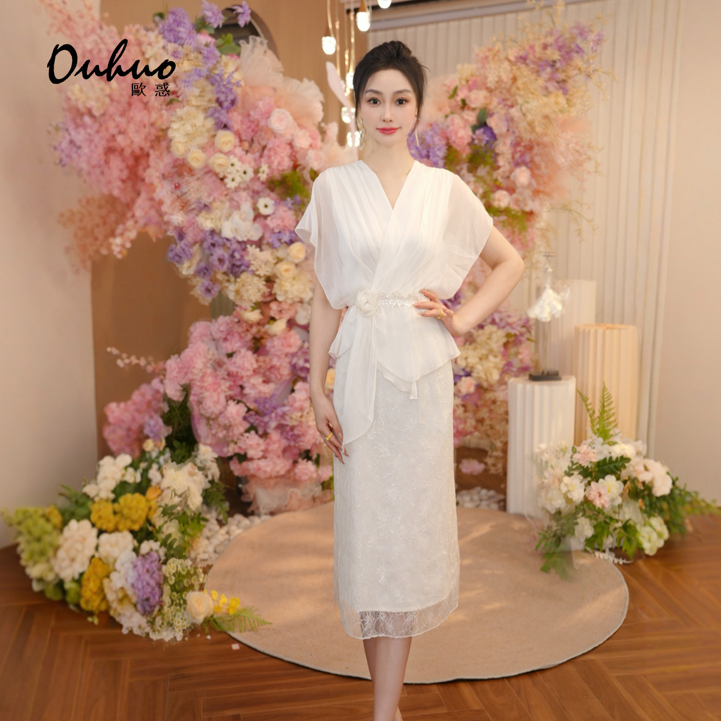 白色薄纱收腰花朵飘带连衣裙女2025夏季温柔大方裙子OHDRI05097