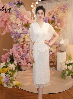 白色薄纱收腰花朵飘带连衣裙女2025夏季温柔大方裙子OHDRI05097