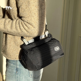 莫语 便携式羽绒服收纳袋随行压缩卷卷包出行运动小背包单肩包