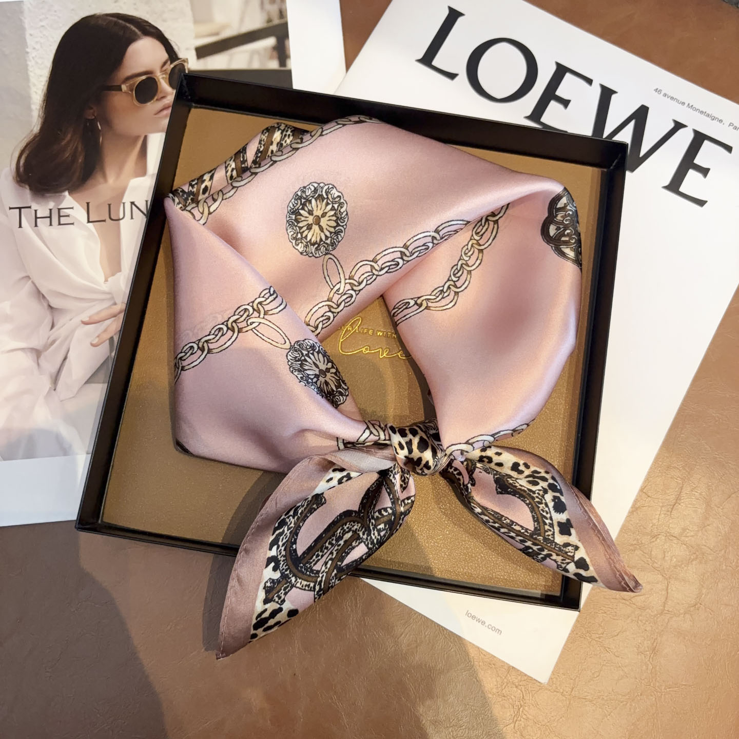 真丝丝巾女时尚新款小方巾百搭粉色100%桑蚕丝春秋夏洋气时尚领巾