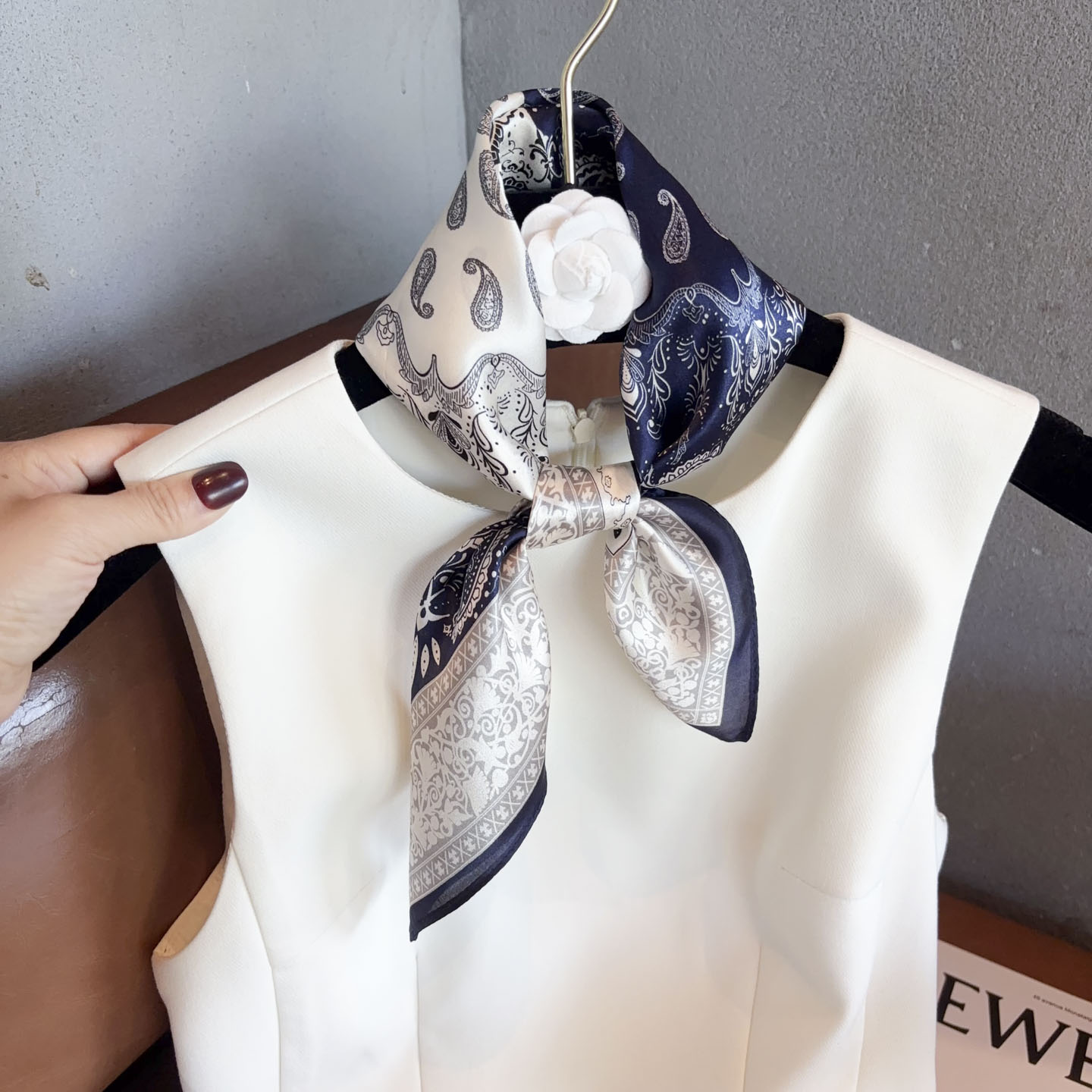 蓝色气质百搭真丝丝巾女新款小方巾春秋夏搭衬衫100%桑蚕丝小领巾