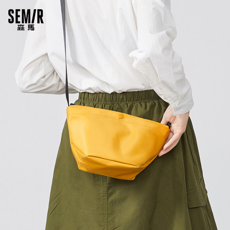 森马斜挎包女通勤单肩包新款小包运动包包帆布包尼龙包休闲饺子包