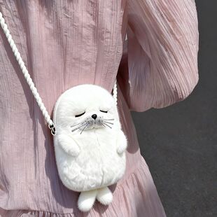 装手机的小斜挎包新品小海豹手机包 斜挎包2025新款毛绒绒小海豹