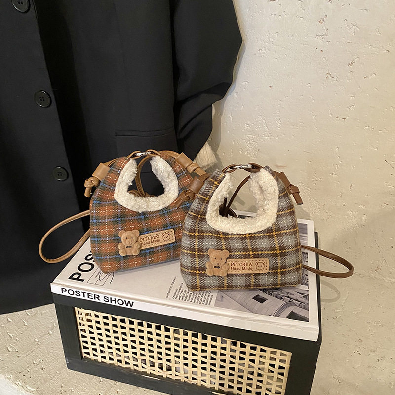 可爱毛绒小熊女童斜挎包精致宝宝格子手提包2025新款儿童包包,箱包皮具/热销女包/男包,通用款女包,淘宝优惠券,粉丝福利购,淘宝优惠卷